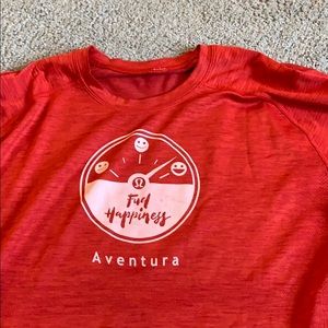 Lululemon tshirt